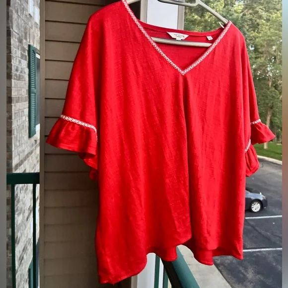 🆕 Max Studio Red V-Neck Crinkle Blouse 2X Embroidered Trim, Flutter Sleeves NWOT - Picture 3 of 13